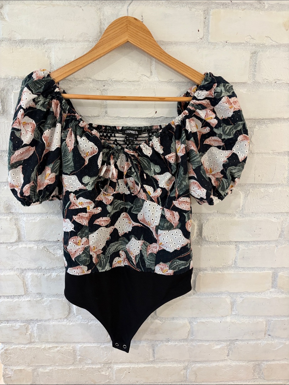 Express Black Floral Eyelet Puff Sleeve Bodysuit (B5)